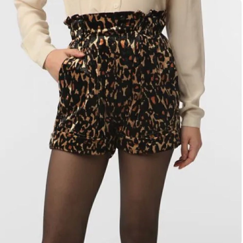 MinkPink Crushed Velvet Leopard High Waist Shorts Women’s Medium